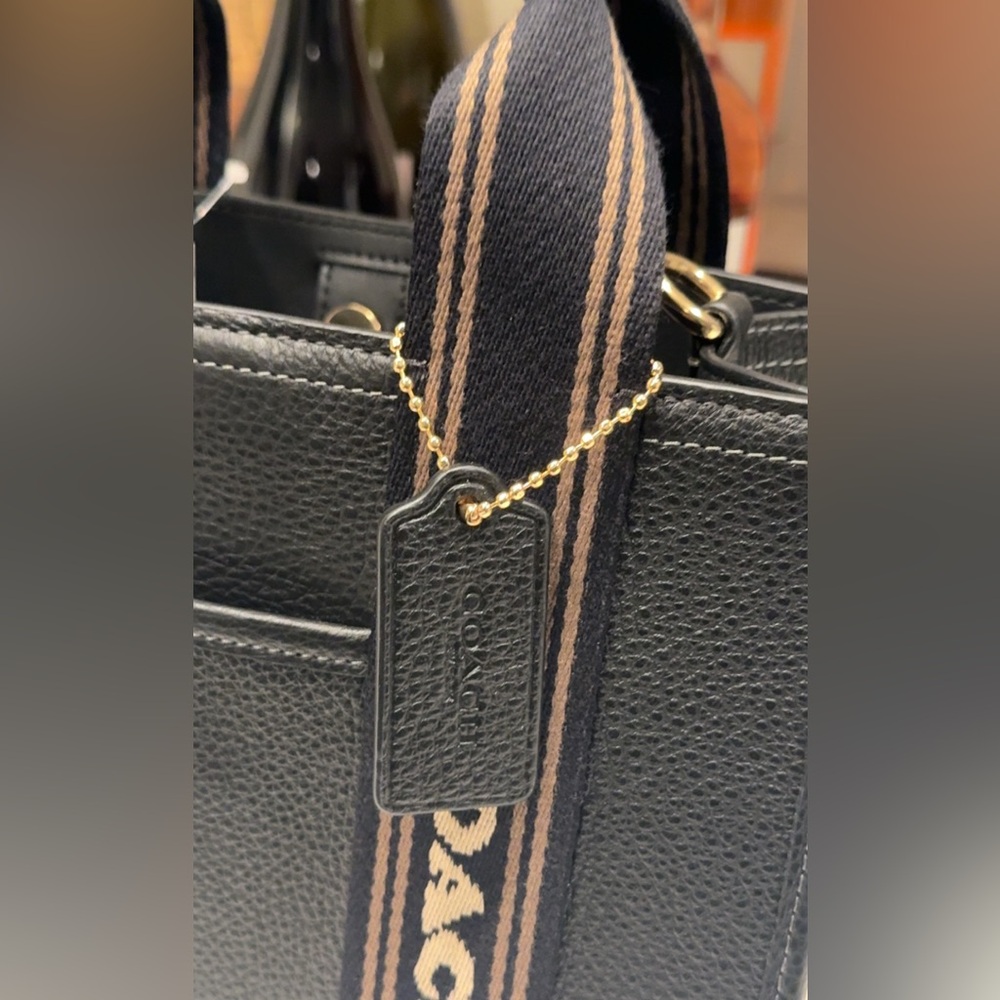 SOLD‼️‼️ Smith Tote 24 in Refined pebble leather - Picture 6 of 9